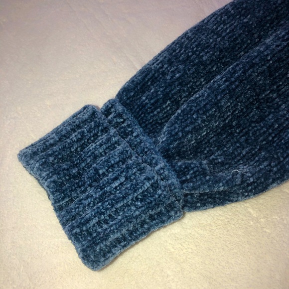 Turtleneck Sweater - Picture 6 of 7